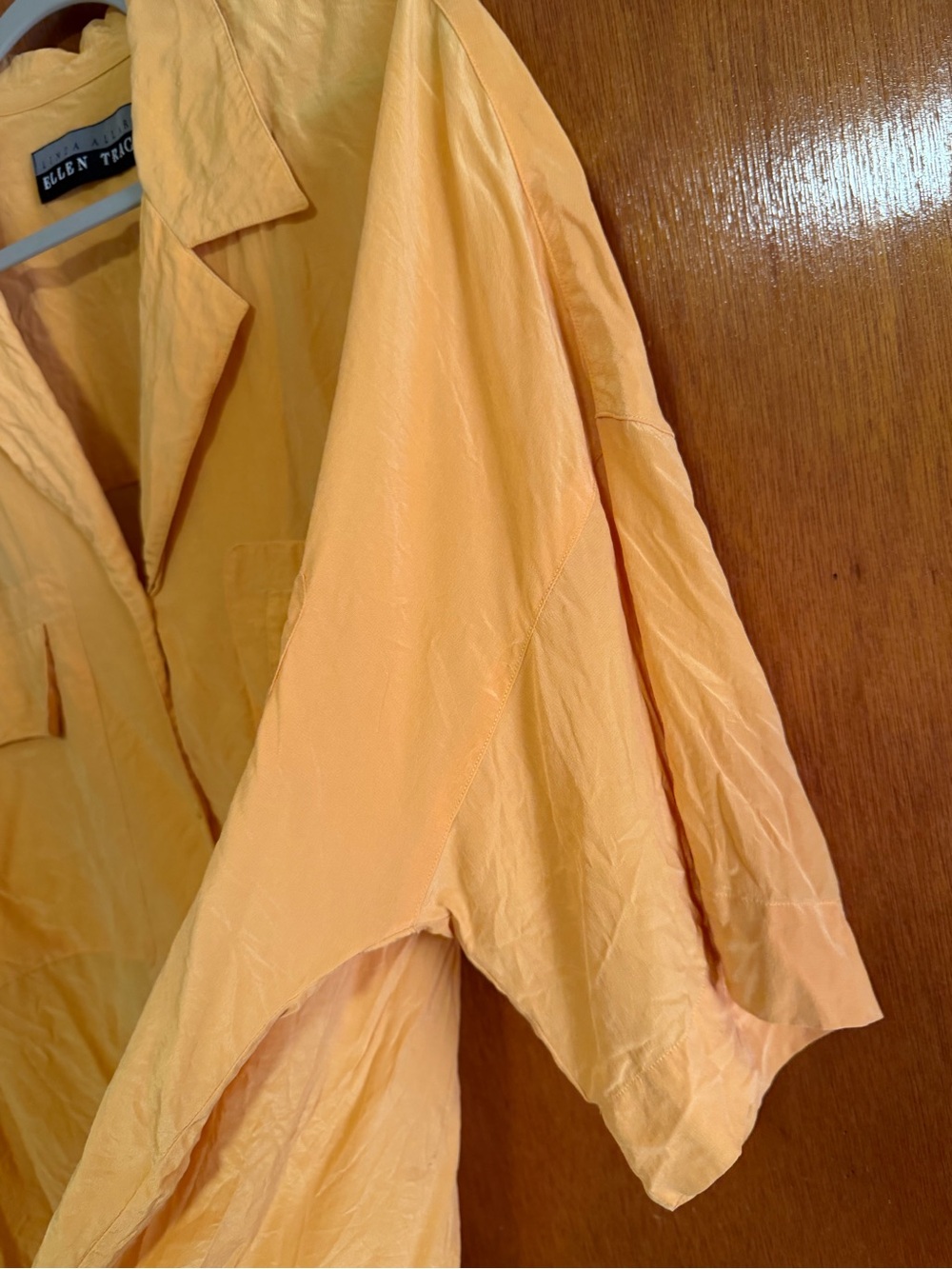 🌝 Vintage Silk button down shirt 🌝 - Picture 3 of 7
